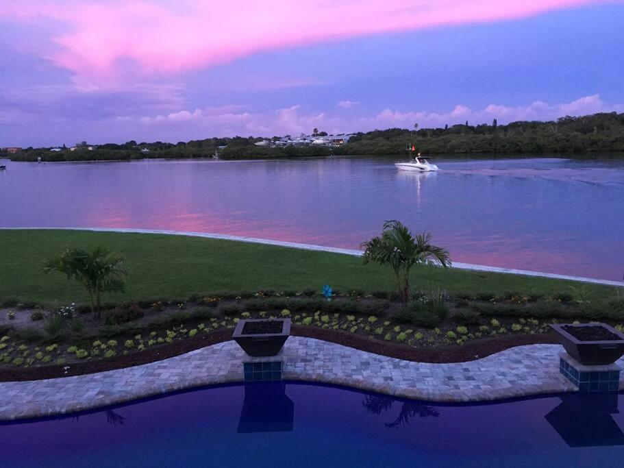 Guest Suite - Waterfront -Pool & Hot Tub- Walk To Beach Clearwater Beach Kültér fotó