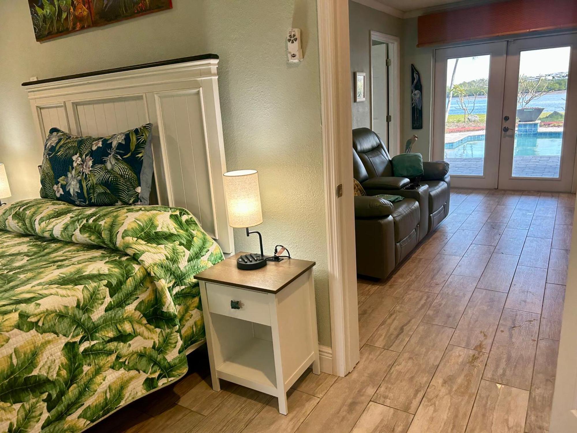 Guest Suite - Waterfront -Pool & Hot Tub- Walk To Beach Clearwater Beach Kültér fotó