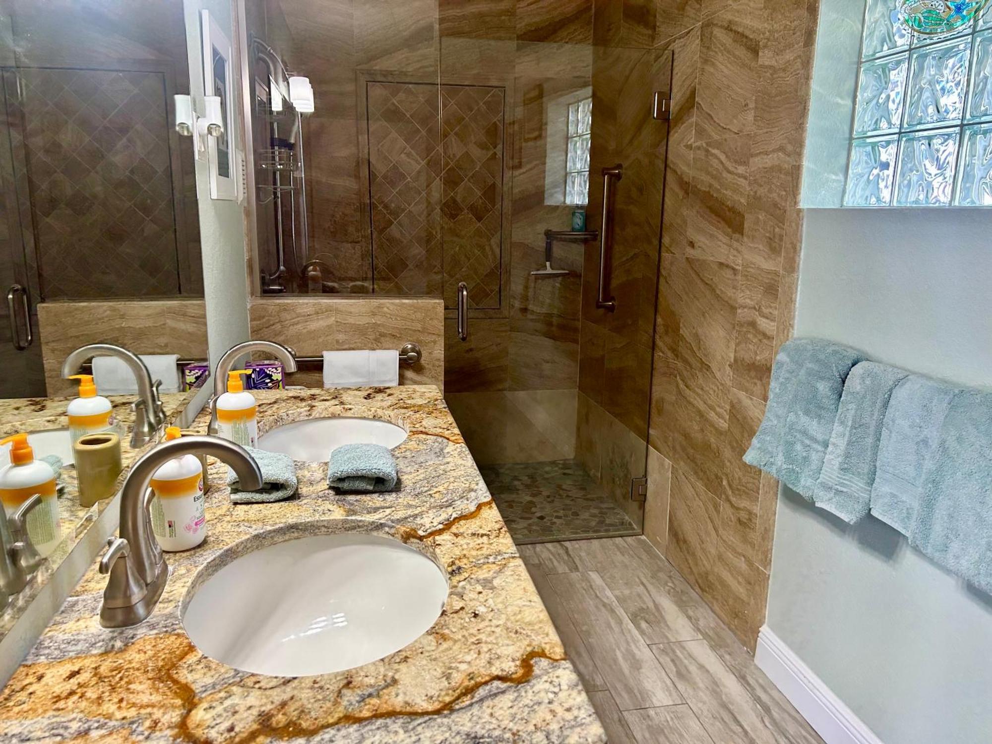 Guest Suite - Waterfront -Pool & Hot Tub- Walk To Beach Clearwater Beach Kültér fotó